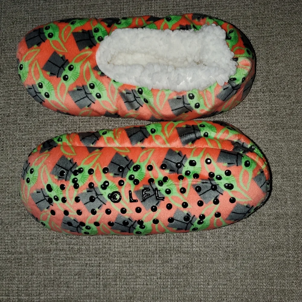 Baby Yoda Slippers. Great for Star War fan! Fuzzy Interior. - Picture 2 of 4